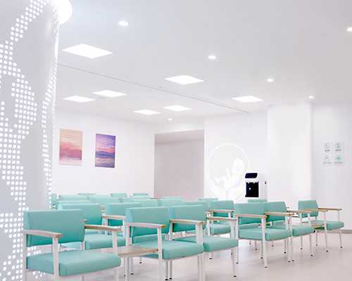 成都43岁男孩做一个捐供卵试管套餐多少钱？有费用明细吗？