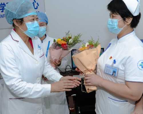 女性子宫纵隔0.6-2cm试管能移植两个胚胎做双胞胎吗？
						